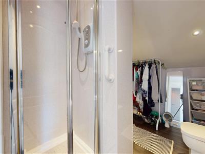 EN SUITE SHOWER ROOM